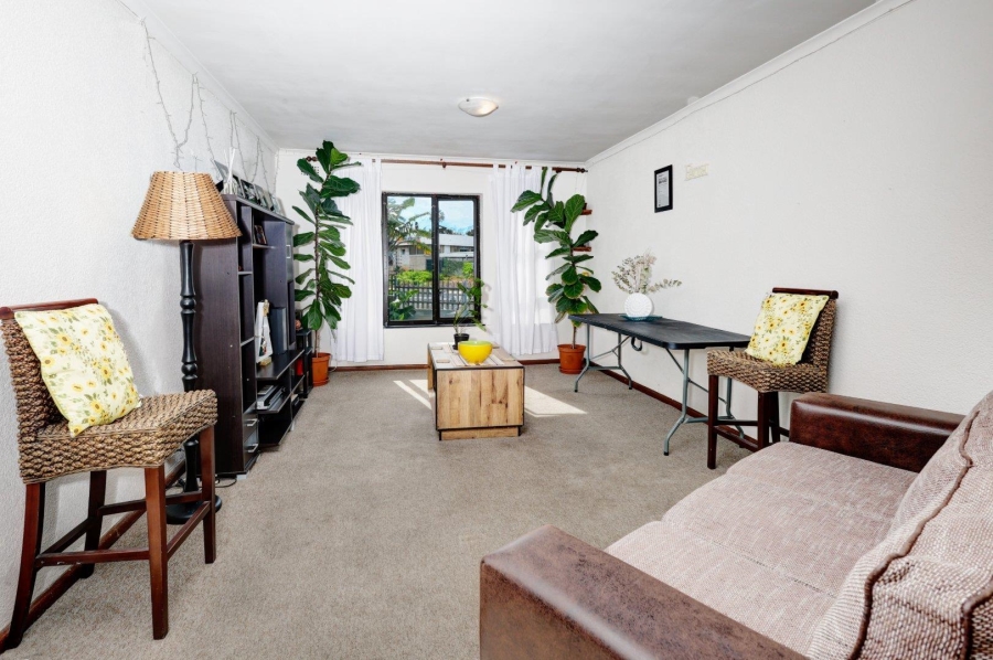 2 Bedroom Property for Sale in Bloemhof Western Cape